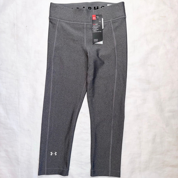 Under Armour Pants - NWT Women’s Small Under Armour Cropped Compression Heatgear Athletic Leggings